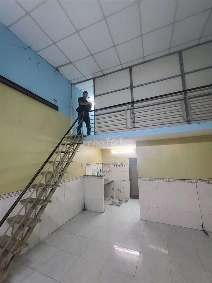 NHÀ SẠCH SẼ,DT4,5*9M,2PN,GÁC ĐÚC LỮNG,PHÒNG TRÊN RẤT RỘNG,GẦN CHỢ