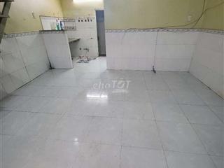 NHÀ SẠCH SẼ,DT4,5*9M,2PN,GÁC ĐÚC LỮNG,PHÒNG TRÊN RẤT RỘNG,GẦN CHỢ