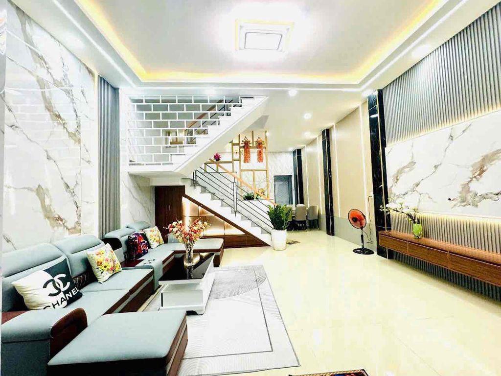 Cho Thuê Nhà Mới Sạch Sẻ DT 180m2 1Trệt 2Lầu 4Pn 4Wc Sẳn Nội Thất