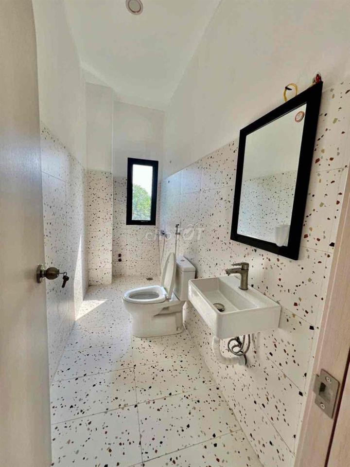 Cho Thuê Nhà Sạch Đẹp DT 140m2 1Trệt 1Lửng 3Pn 2Wc Sân Đậu Ôtô