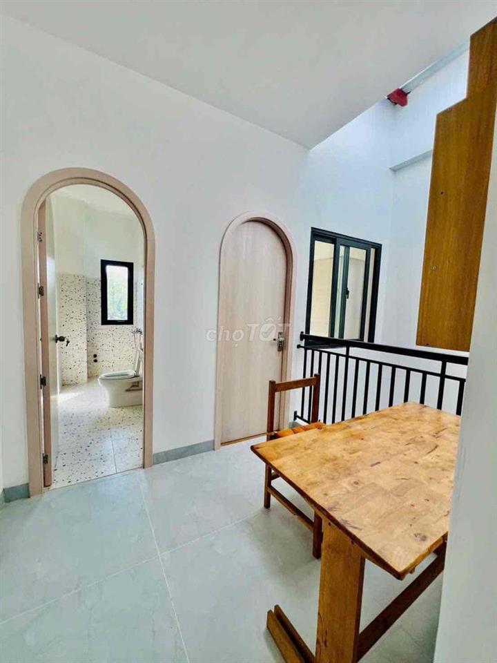 Cho Thuê Nhà Sạch Đẹp DT 140m2 1Trệt 1Lửng 3Pn 2Wc Sân Đậu Ôtô