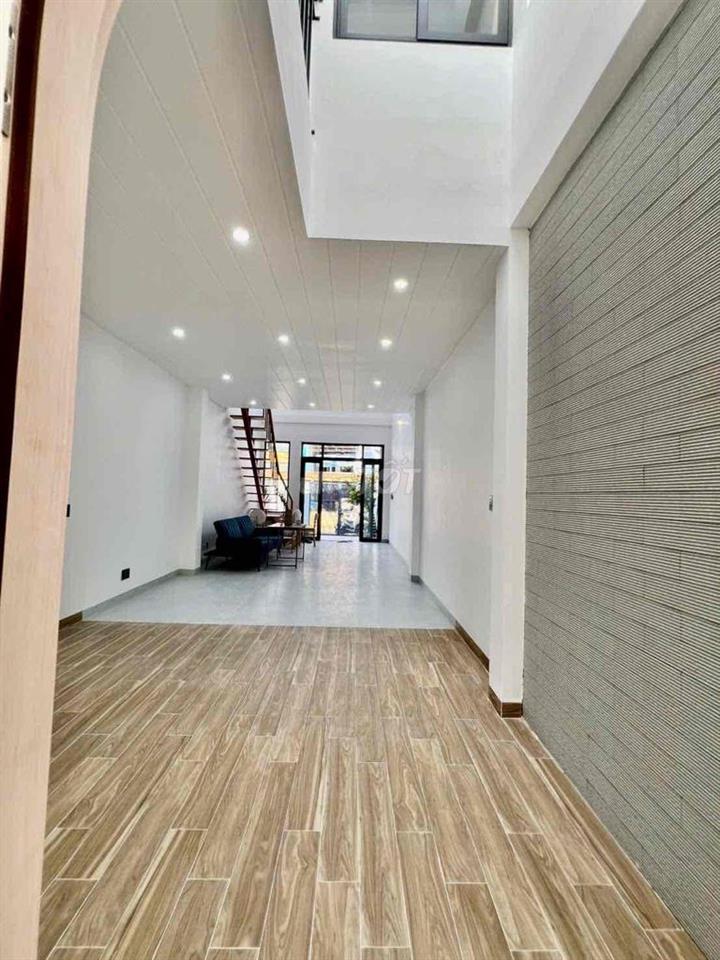 Cho Thuê Nhà Sạch Đẹp DT 140m2 1Trệt 1Lửng 3Pn 2Wc Sân Đậu Ôtô