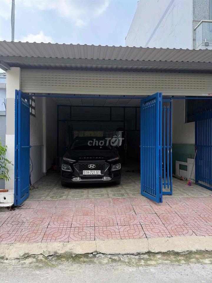 Cho Thuê Nhà Trống Xuốt Gác Lửng DT 5x20m Đường Tải Hợp May Mặc In Ấn