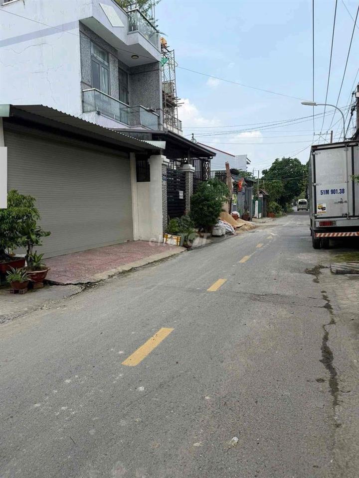 Cho Thuê Nhà Trống Xuốt Gác Lửng DT 5x20m Đường Tải Hợp May Mặc In Ấn