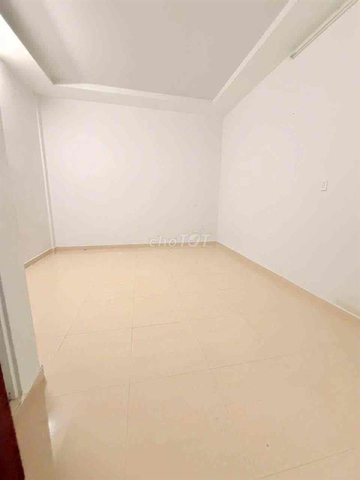 Cho Thuê Nhà DT 200m2 1Trệt 3Lầu 6Pn 4Wc Hẻm Xe Tải Ngã Tư Ga