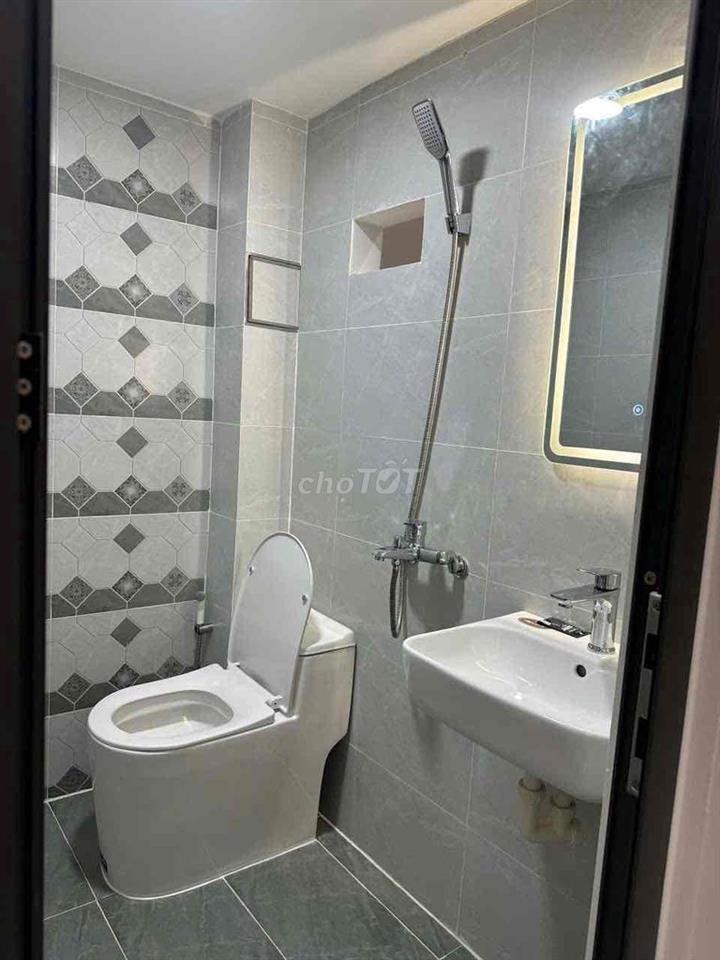 * Nhà nguyên căn mặt tiền 153 Thống Nhất, P11