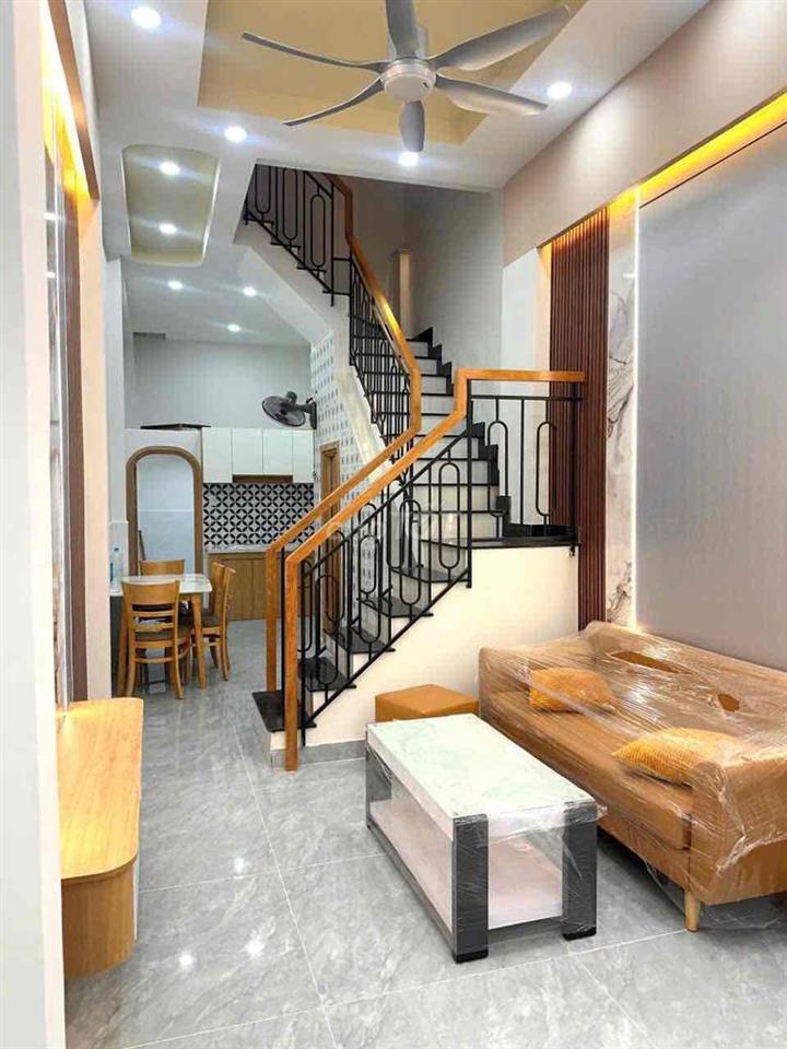 * Nhà nguyên căn mặt tiền 153 Thống Nhất, P11