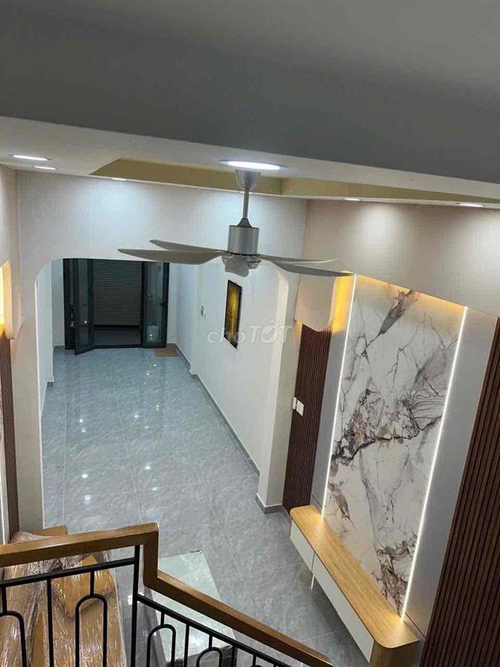 * Nhà nguyên căn mặt tiền 153 Thống Nhất, P11