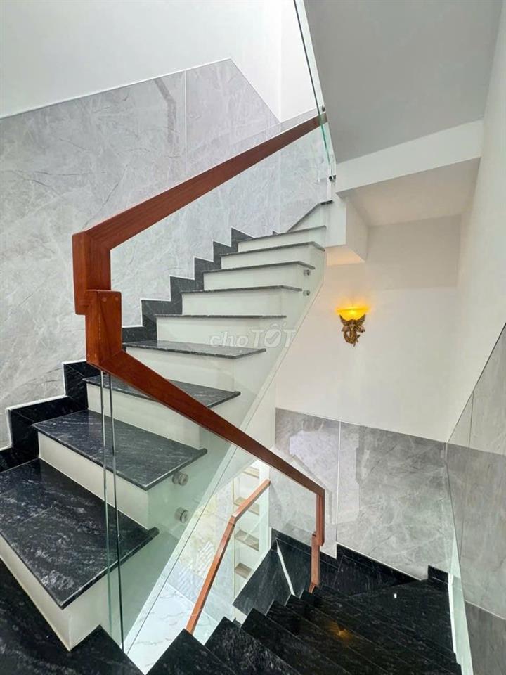 Cần cho thuê nhà ngang 8m 42/4A Nguyễn Minh Hoàng P.12 Q.Tân Bình