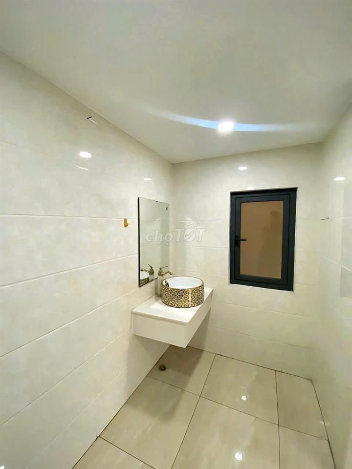 Cần cho thuê nhà Mặt Tiền 99A Trần Quang Diệu P.14 Quận 3