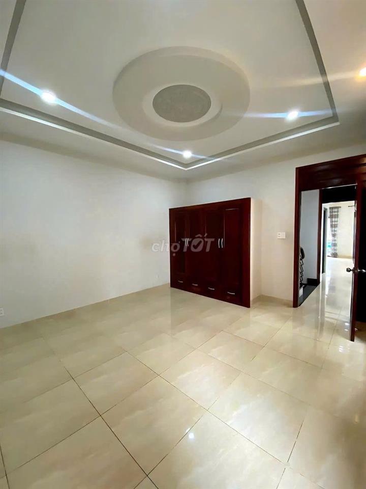 Cần cho thuê nhà Mặt Tiền 99A Trần Quang Diệu P.14 Quận 3