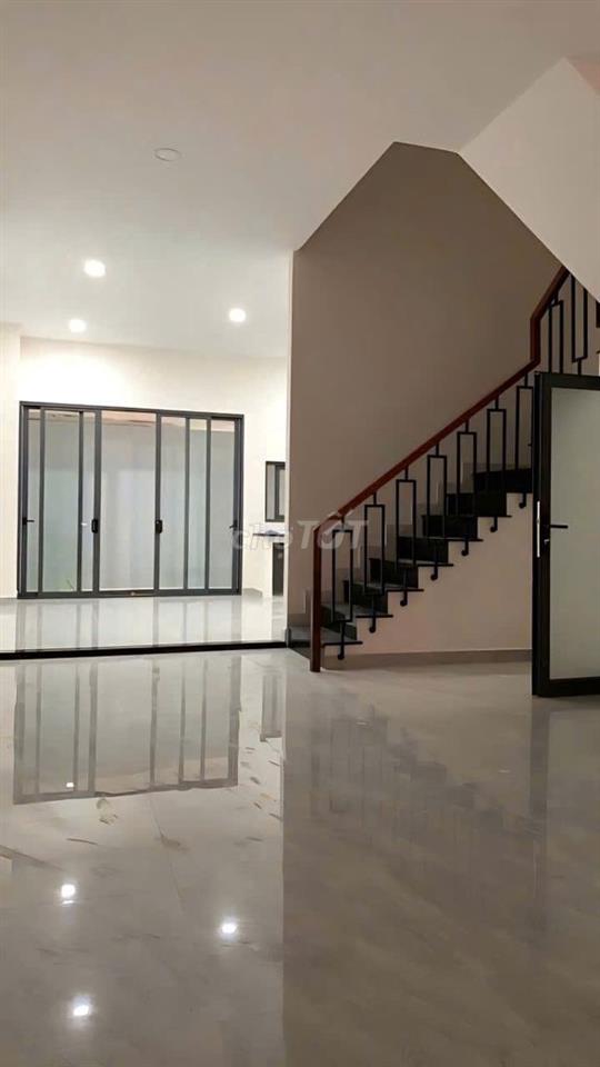 Cần cho thuê nhà Mặt Tiền 99A Trần Quang Diệu P.14 Quận 3