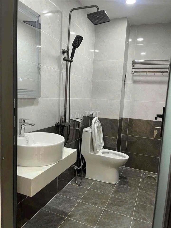 Cần cho thuê nhà MT ngang 7m 9B Đặng Văn Ngữ P.10 Q.Phú Nhuận