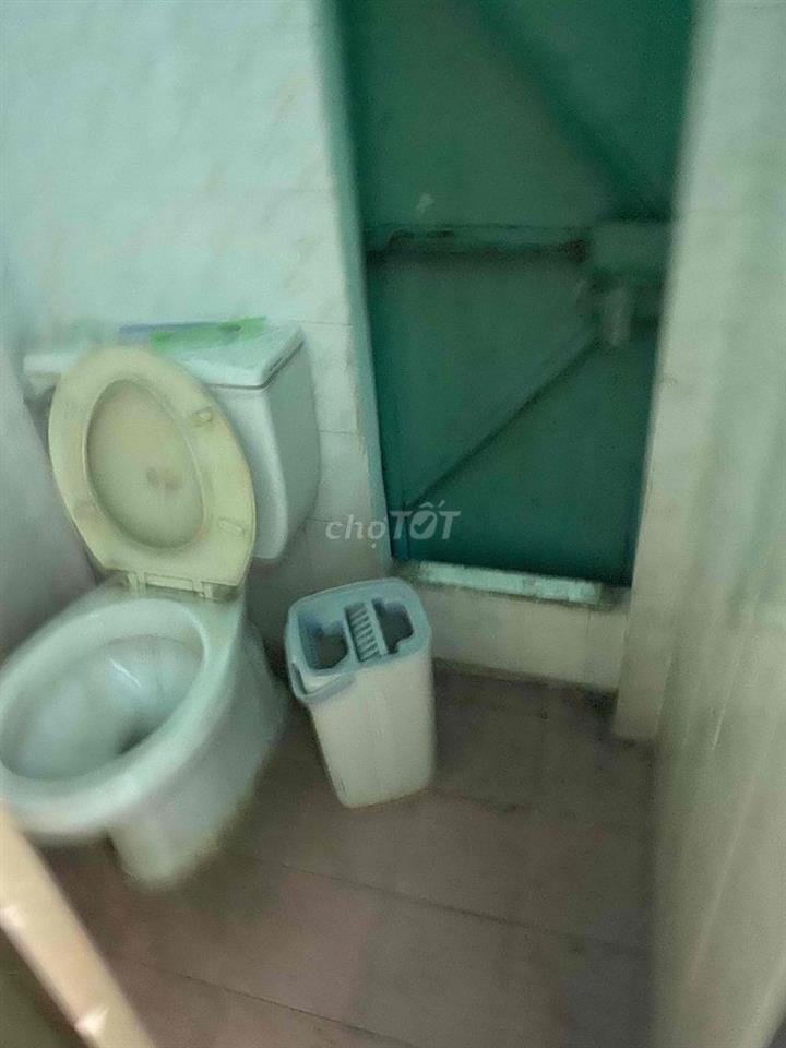 cho thuê nhà 4 x 20. nợ hậu 8m đường Quang trung