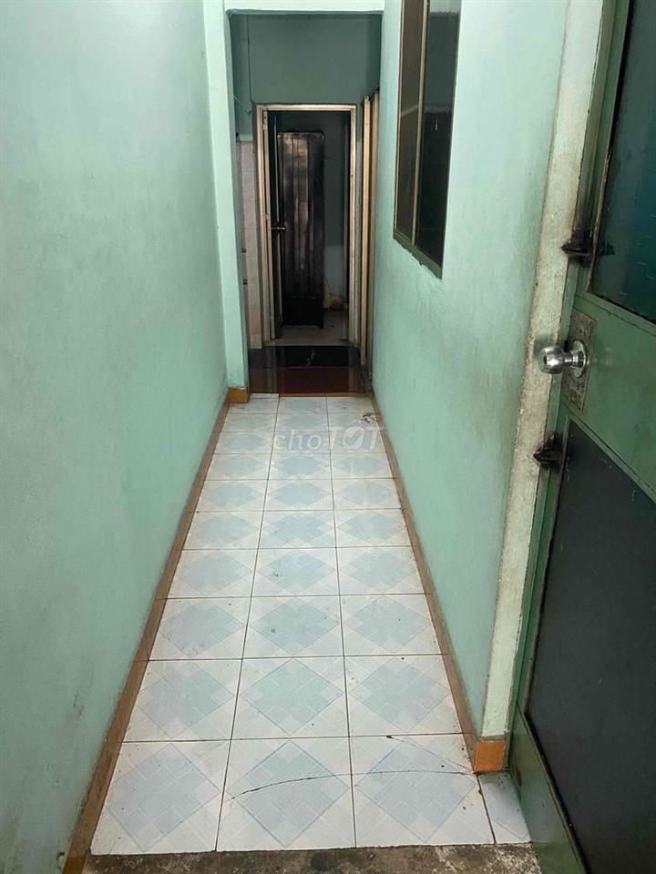 cho thuê nhà 4 x 20. nợ hậu 8m đường Quang trung