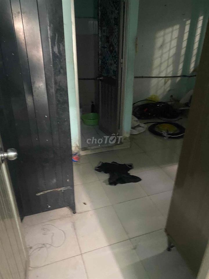 cho thuê nhà 4 x 20. nợ hậu 8m đường Quang trung