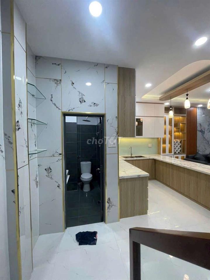 nhà mới đẹp có nội thất 6x8m trệt lầu 2pn 2wc 2 máy lạnh gần n máy bia
