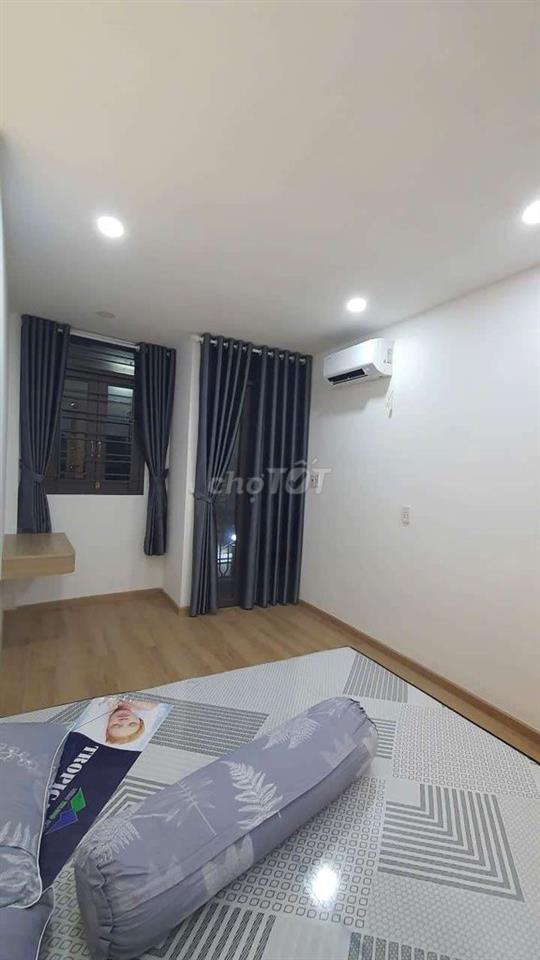 nhà mới đẹp có nội thất 6x8m trệt lầu 2pn 2wc 2 máy lạnh gần n máy bia