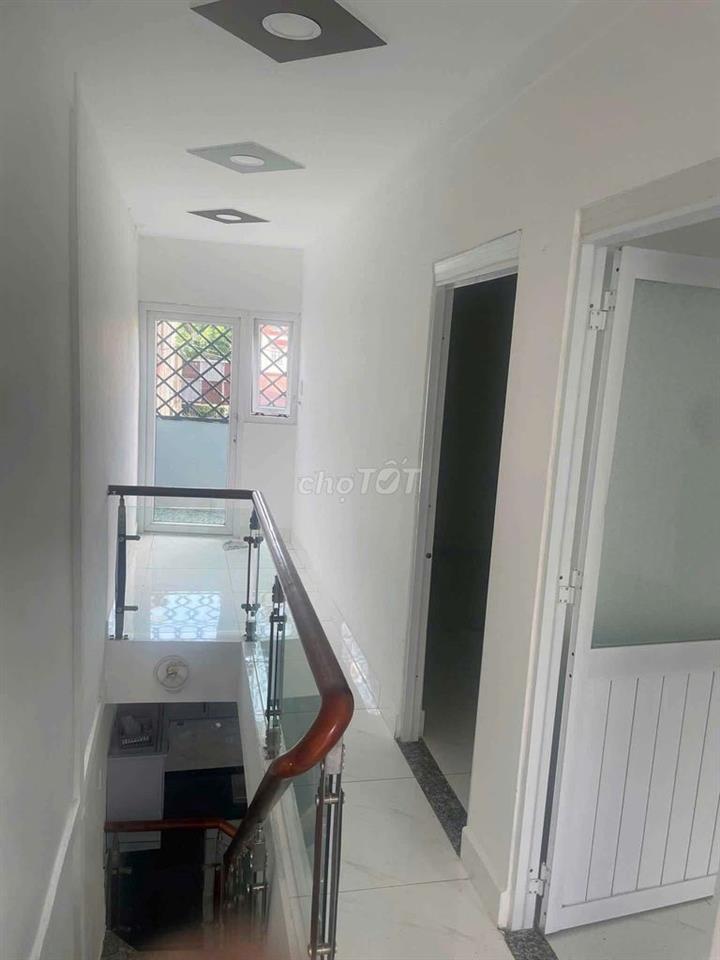 nhà đẹp mới 2pn 2wc hẻm 4m tth21 gần pmqtrung 
