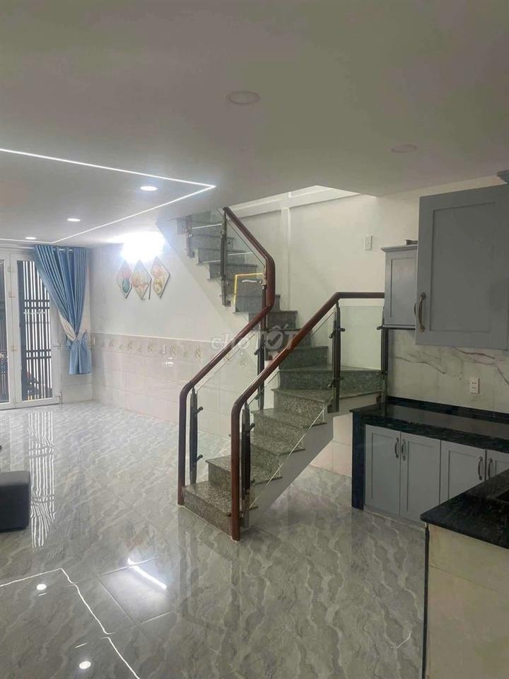 nhà đẹp mới 2pn 2wc hẻm 4m tth21 gần pmqtrung 