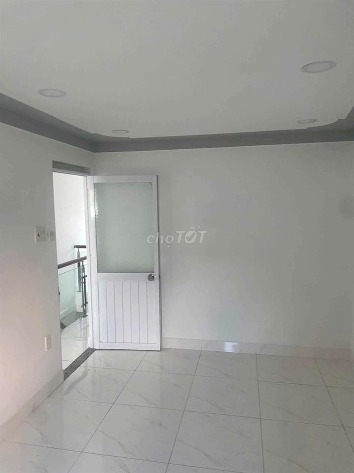 nhà đẹp mới 2pn 2wc hẻm 4m tth21 gần pmqtrung 