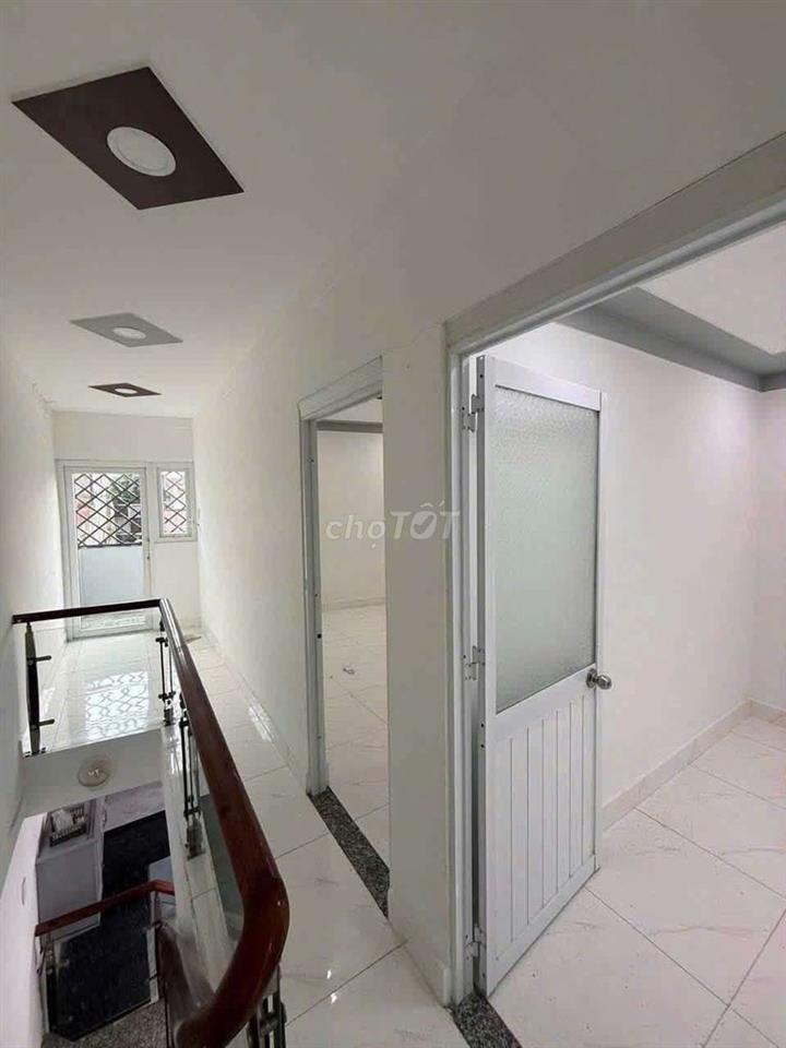 4x11 nở hậu 5m trệt lầu 2pn 2wc hẻm 4m tth21 gần pmqtrung 