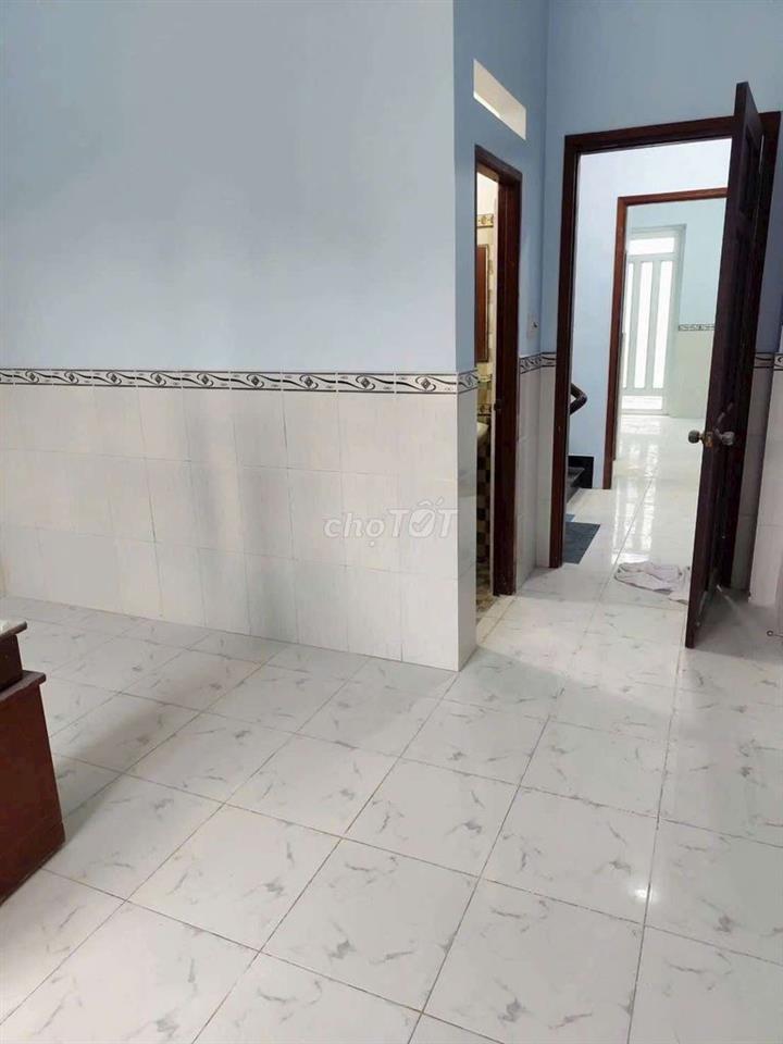 mới sơn sửa 4x13m 3 lầu 4pn sân thượng hẻm ô tô lâm thị hố 