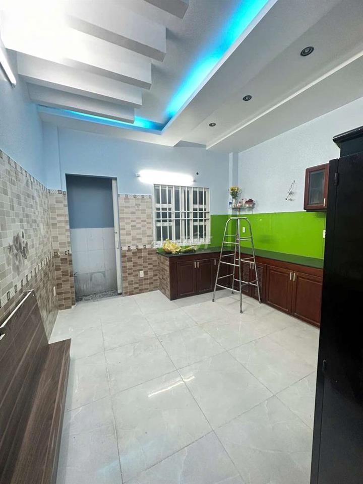 nhà mới sơn sửa 4x14m 3 lầu 4pn 4wc hẻm ô tô 6m vào ở ngay 