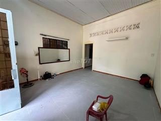 đường 10m ô tô đậu cửa tch 4x14m trệt lửng 2pn, mới sơn sửa 