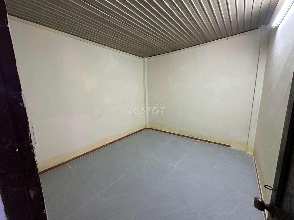 đường 10m ô tô đậu cửa tch 4x14m trệt lửng 2pn, mới sơn sửa 