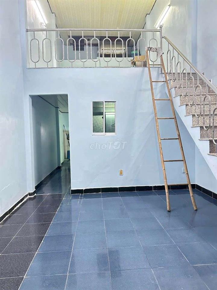 4x14m trệt 1pn + lửng rộng, 2wc ht17 có giếng trời thoáng gần bx buýt 
