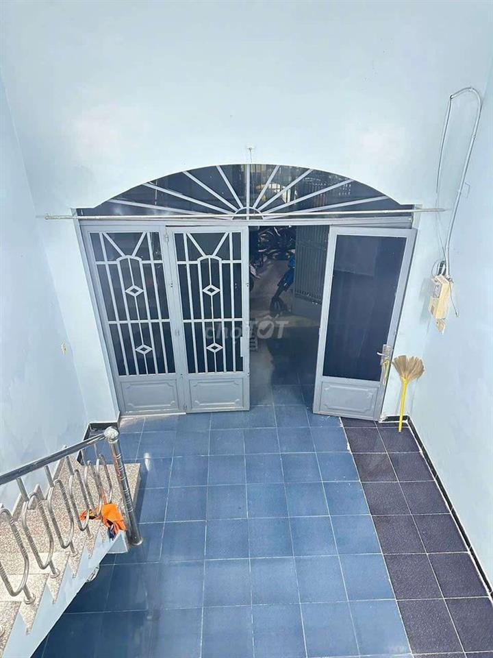 4x14m trệt 1pn + lửng rộng, 2wc ht17 có giếng trời thoáng gần bx buýt 
