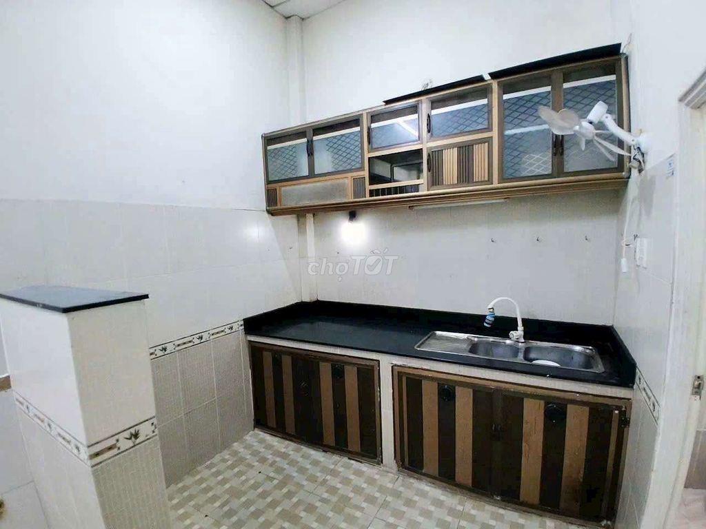 4x20 sân ô tô 2pn hẻm 8m mới sơn sửa gần chợ ba bầu 
