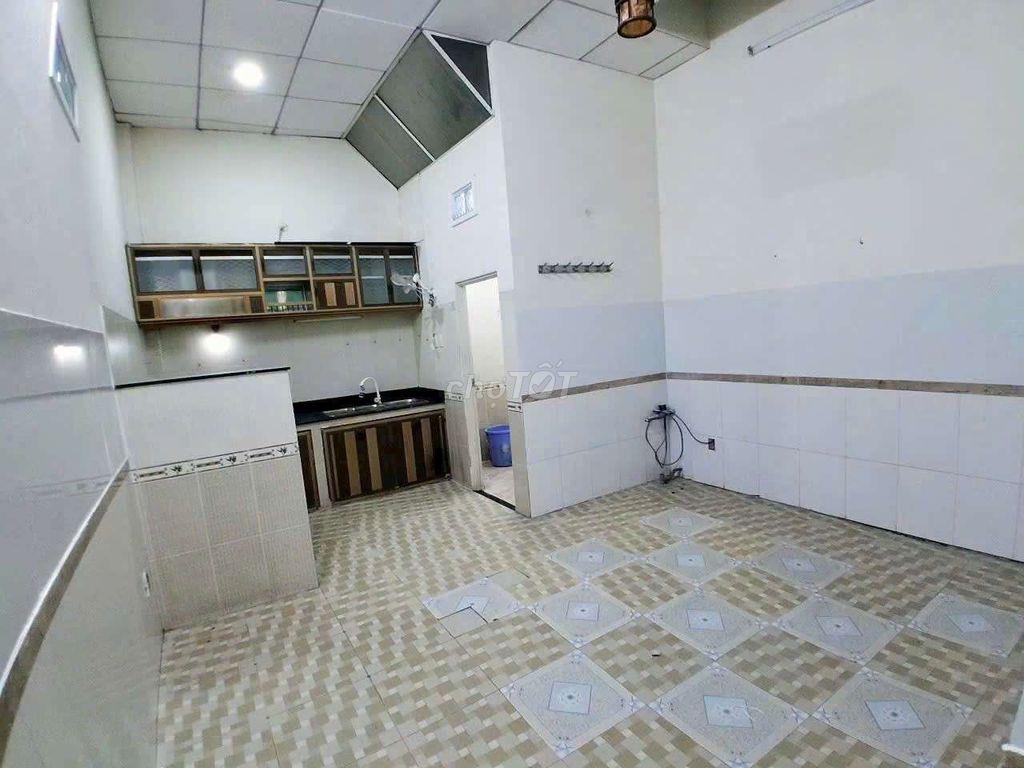 4x20 sân ô tô 2pn hẻm 8m mới sơn sửa gần chợ ba bầu 