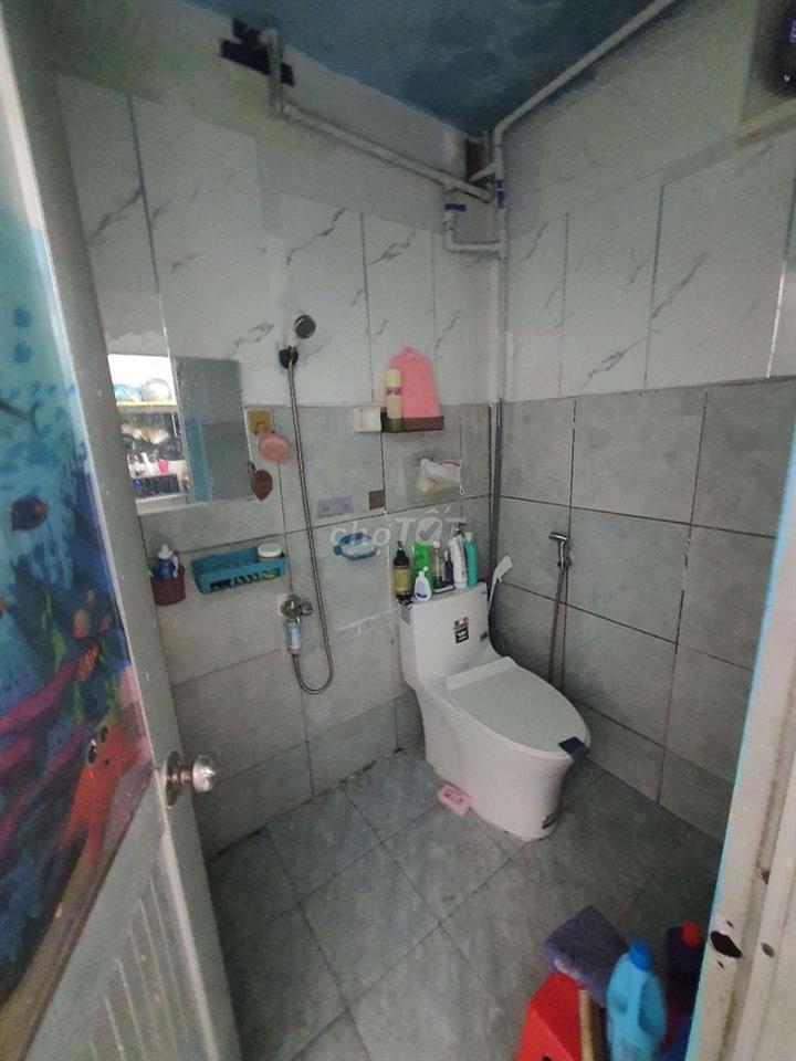 Sang Quán Đang Bán Có Khách Sẳng DT 5x20 1lửng 2pn 1wc