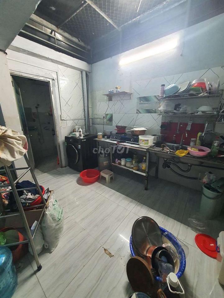 Sang Quán Đang Bán Có Khách Sẳng DT 5x20 1lửng 2pn 1wc