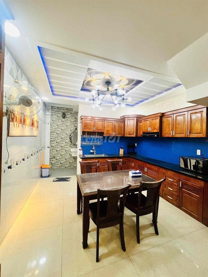 Cho thuê nhà hẻm xe hơi thông cách mt quang trung 50m