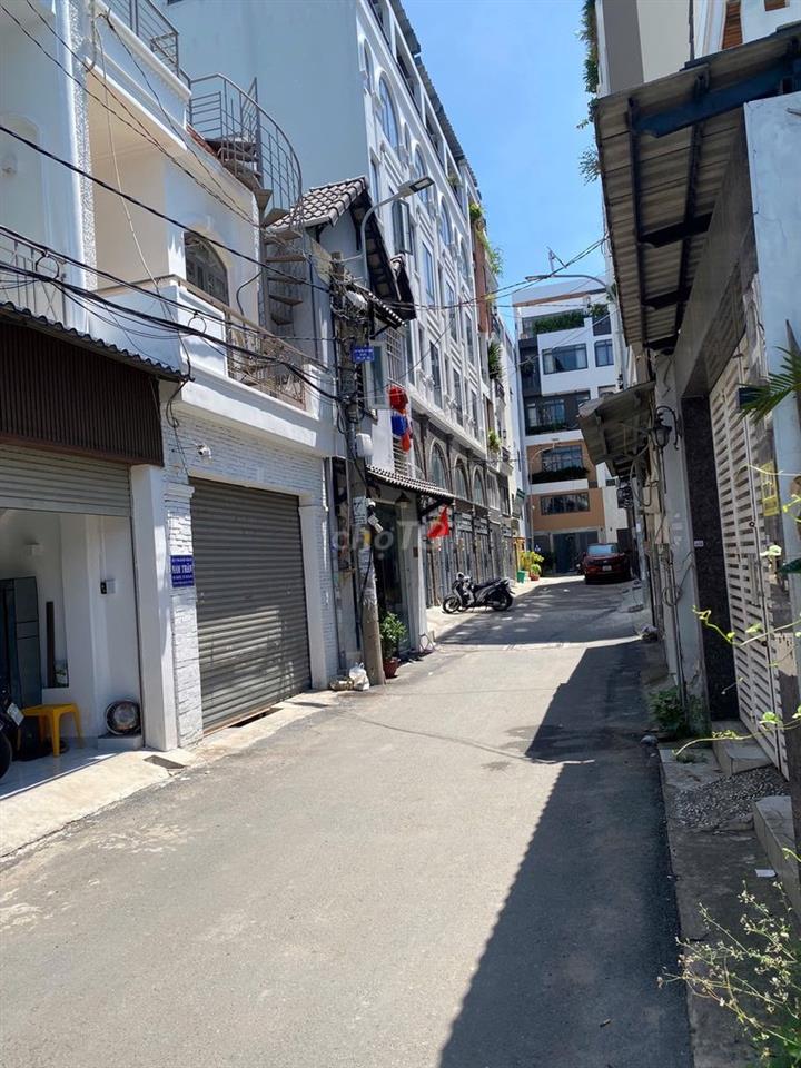 Nhà nguyên căn cho thuê 3 PN 2 Wc phía sau EMart Phan huy ích