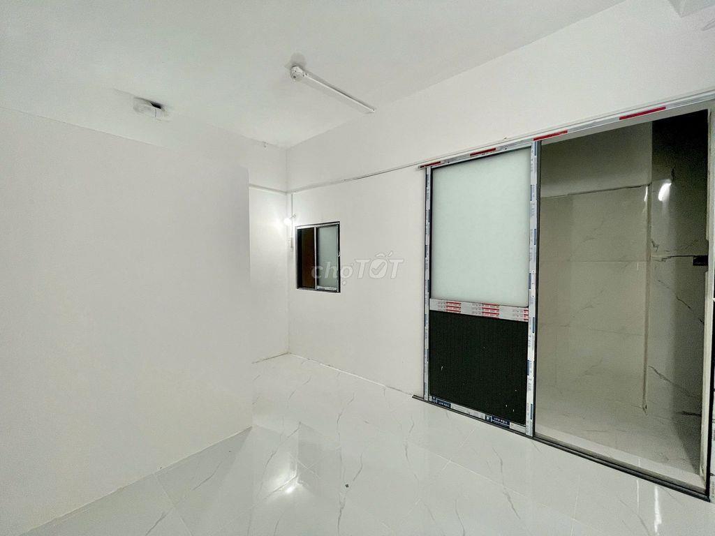 Studio mới 100% có máy lạnh kệ bếp gần CV Làng Hoa