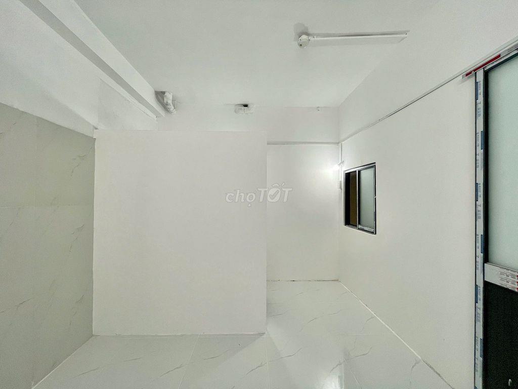 Studio mới 100% có máy lạnh kệ bếp gần CV Làng Hoa