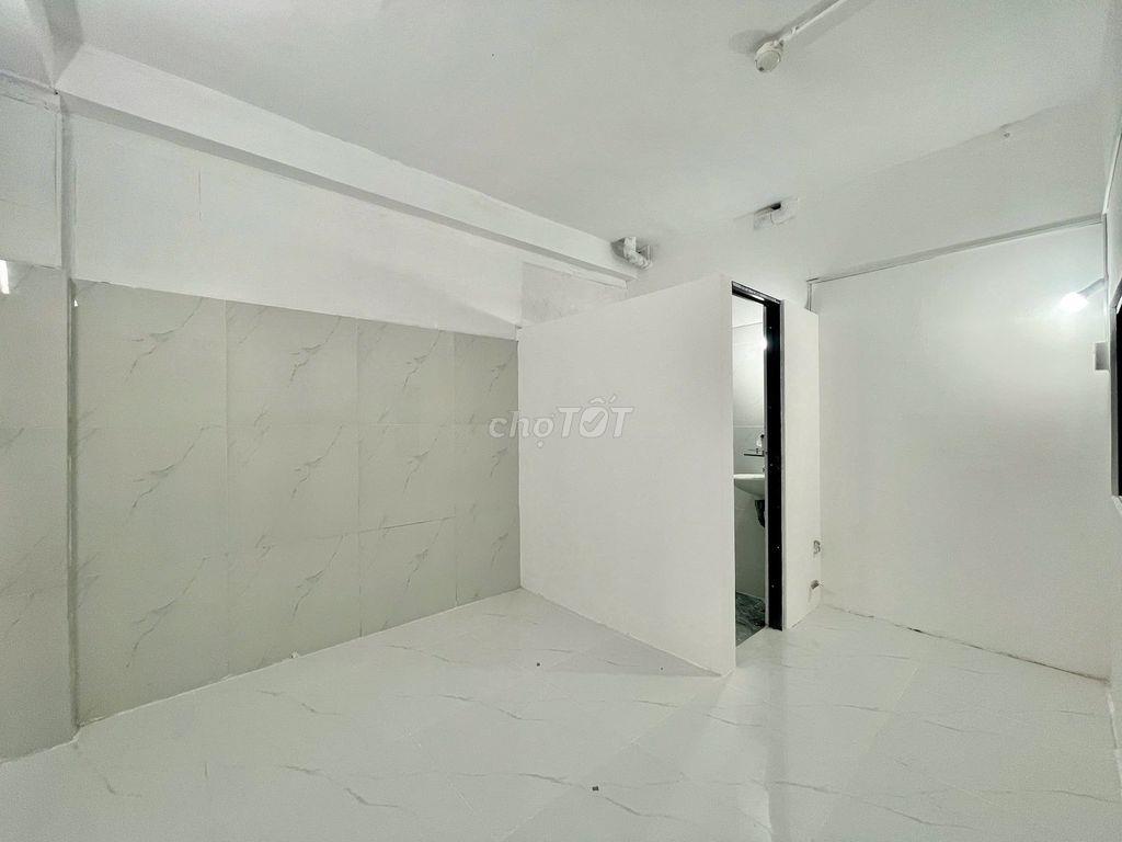 Studio mới 100% có máy lạnh kệ bếp gần CV Làng Hoa