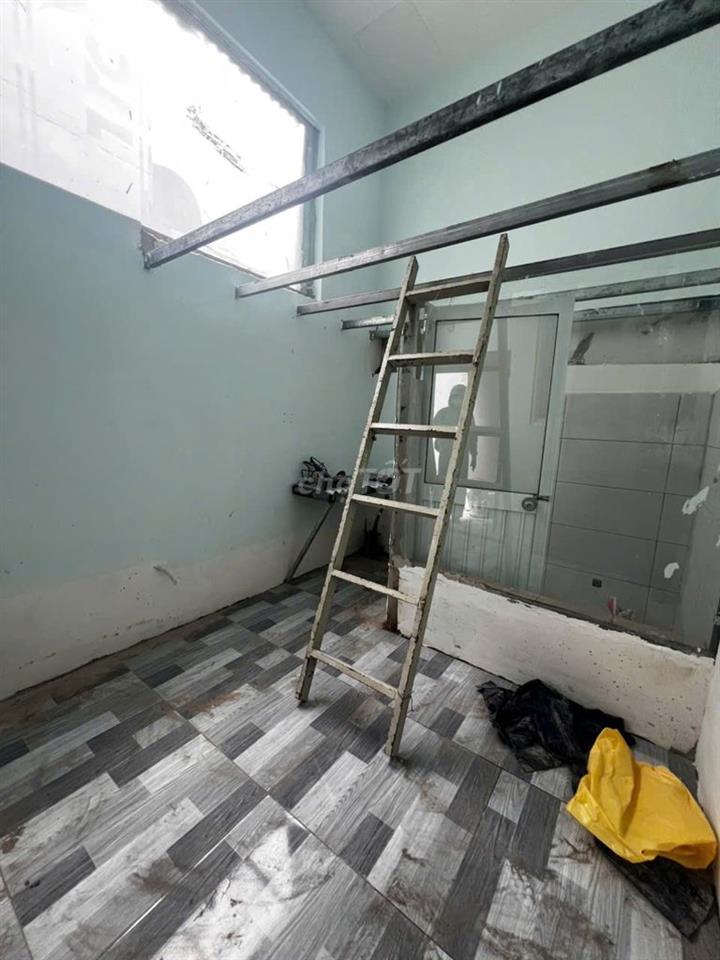 duplex mới 100% gần iuh vlu cao đẳng hồng đức có gác cao ko đụng đầu 