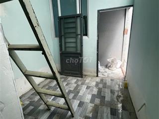 duplex mới 100% gần iuh vlu cao đẳng hồng đức có gác cao ko đụng đầu 