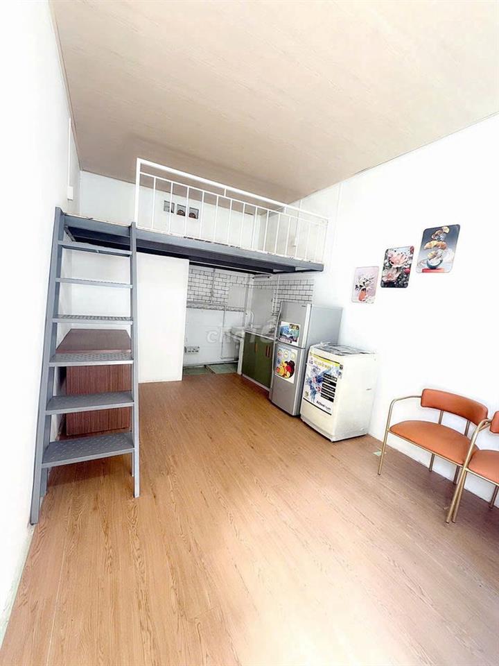 duplex cho thuê rộng rãi gác cao thoáng cửa sổ trời