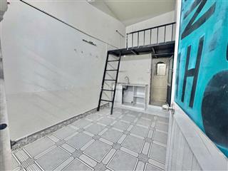 Phòng trọ gần VLU có máy lạnh gác cao cửa sổ giá rẻ