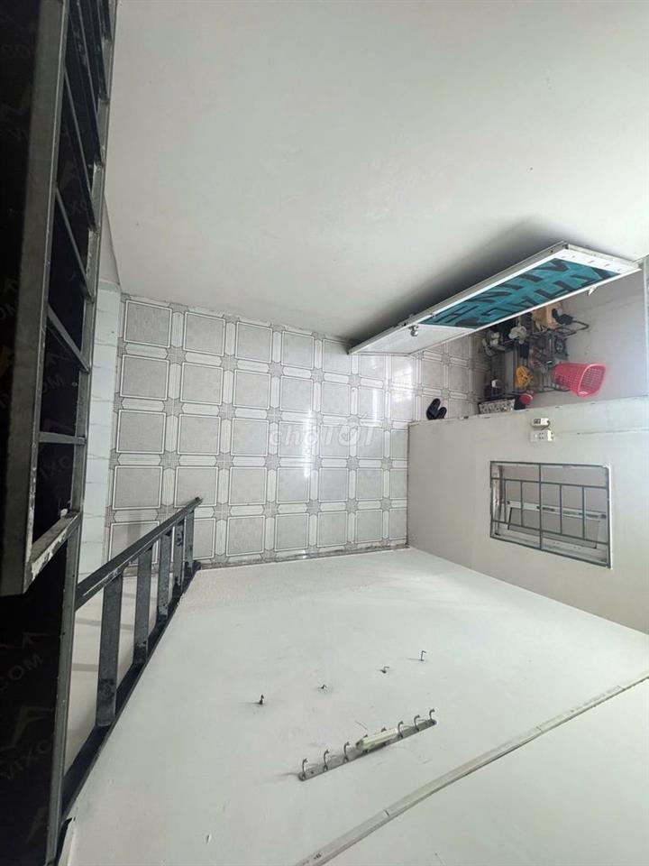 Phòng trọ gần VLU có máy lạnh gác cao cửa sổ giá rẻ