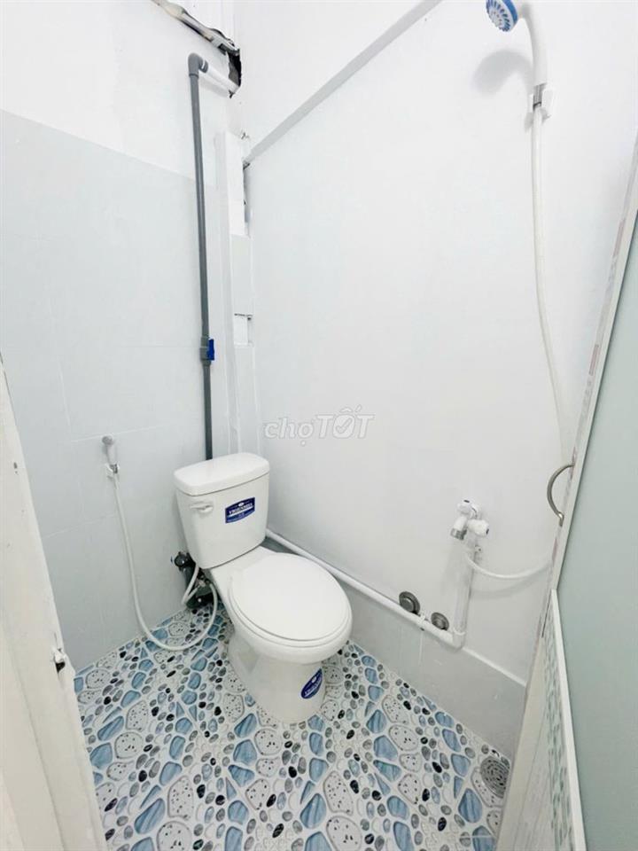 phòng bancol thoáng mát giá rẻ gần chợ Hạnh thông tây, cđ Hồng đức