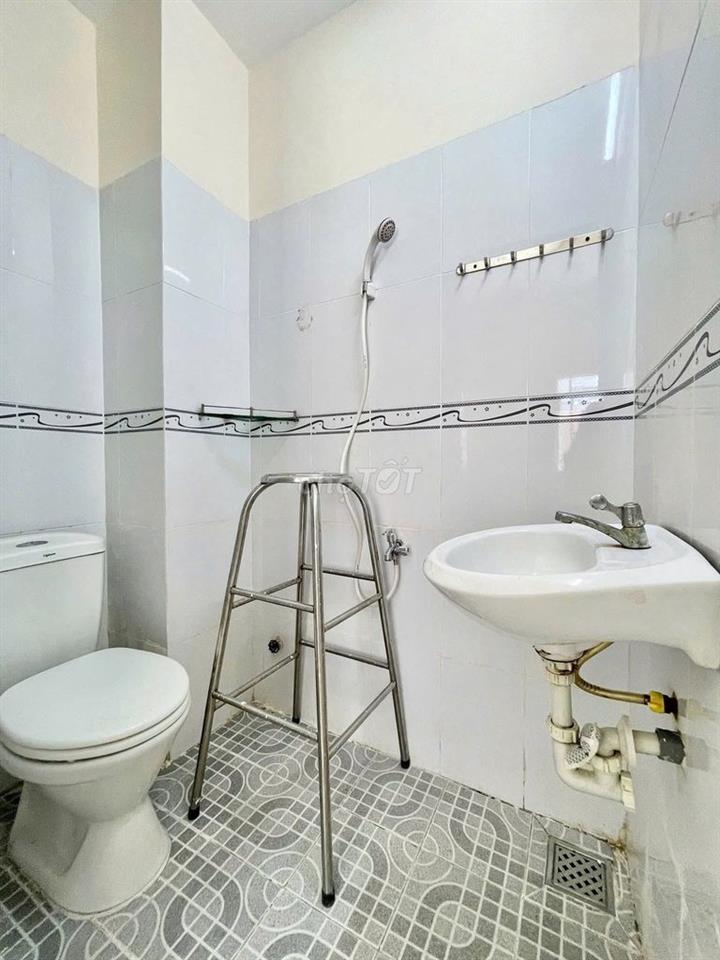 Phòng Studio cửa sổ trời giá rẻ ngay ngã 5 chuồng chó