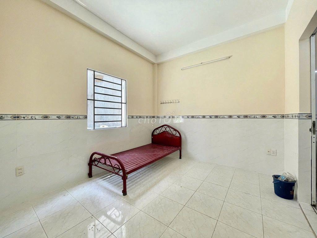 Phòng Studio cửa sổ trời giá rẻ ngay ngã 5 chuồng chó