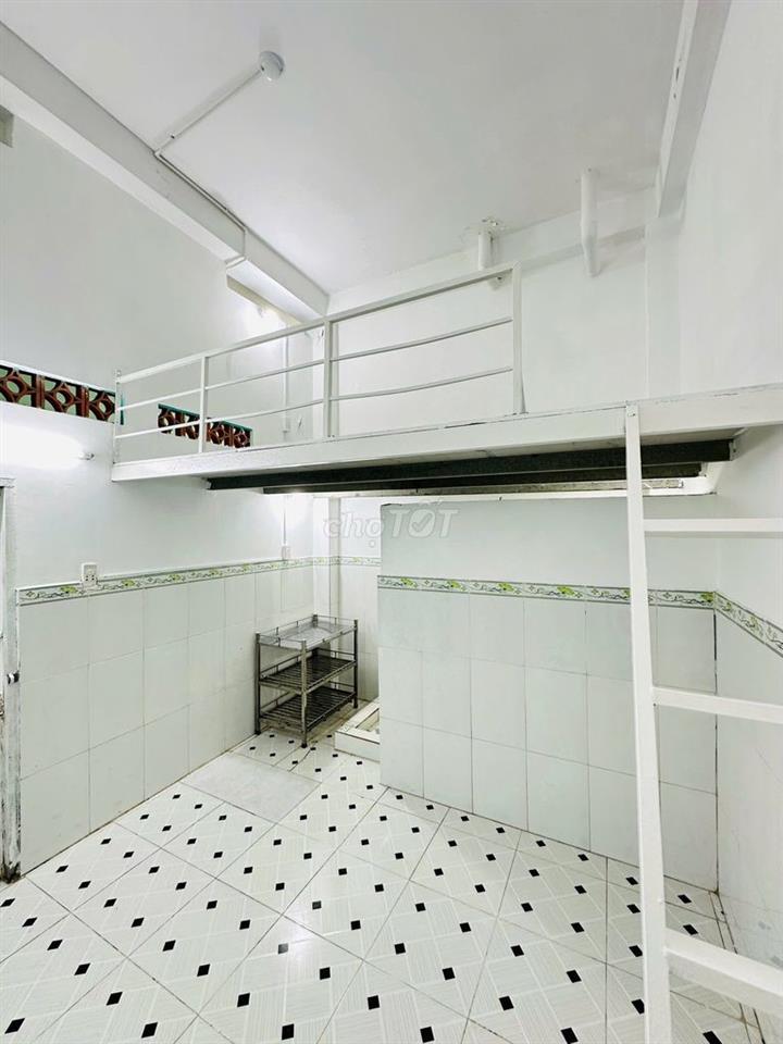 Duplex gác cao ko đụng đầu gần IUH VLU giá rẻ